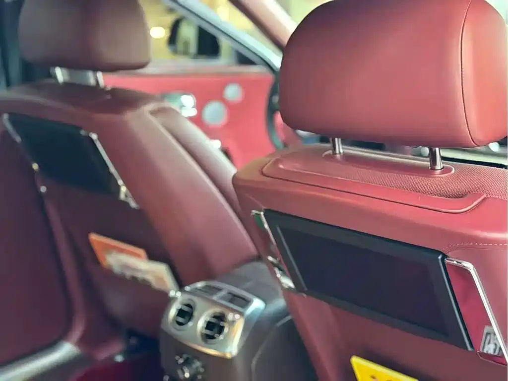 Rolls-Royce Ghost 2019 — фото 17