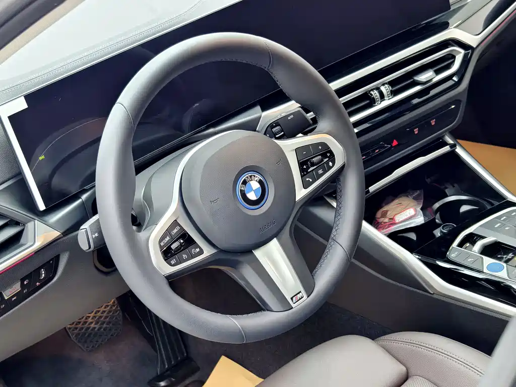 BMW i3 2024 — фото 11