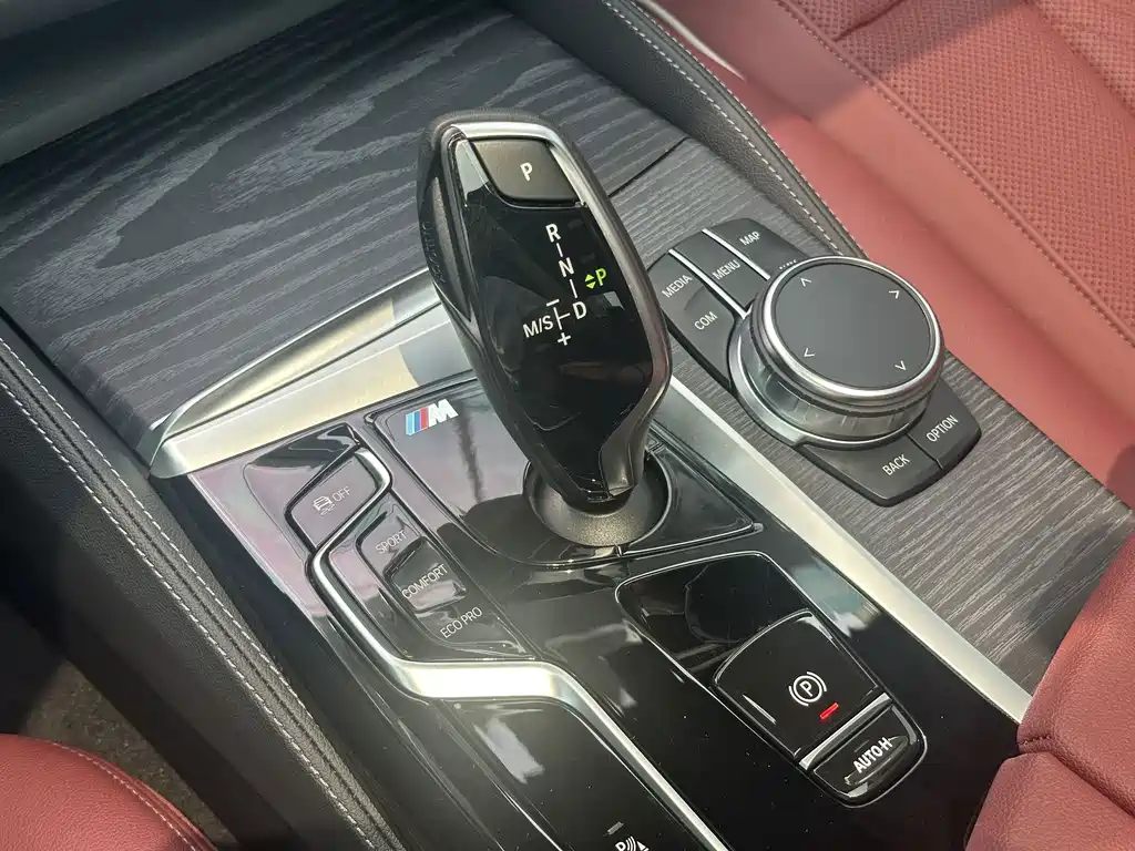 BMW 5 Series 2023 — фото 17