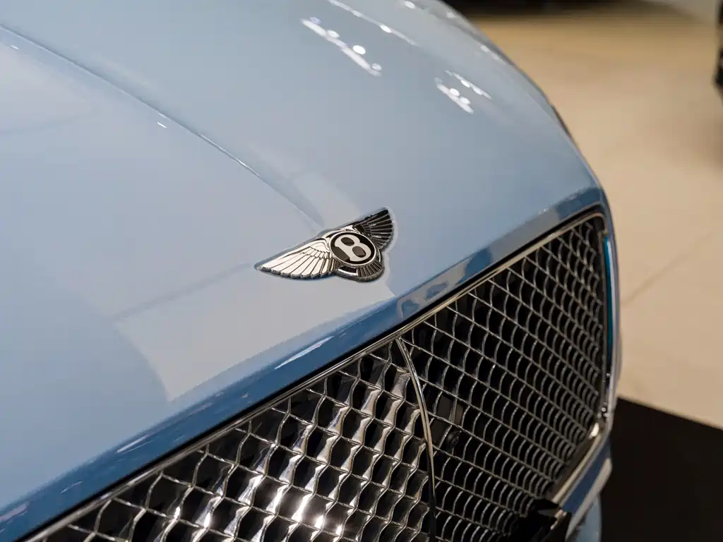 Bentley Continental 2022 — фото 11