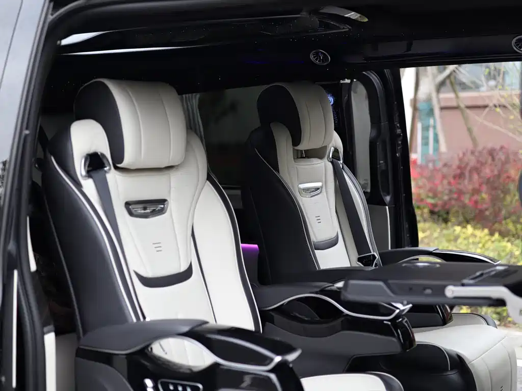 Mercedes-Benz V-Class 2018 — фото 48