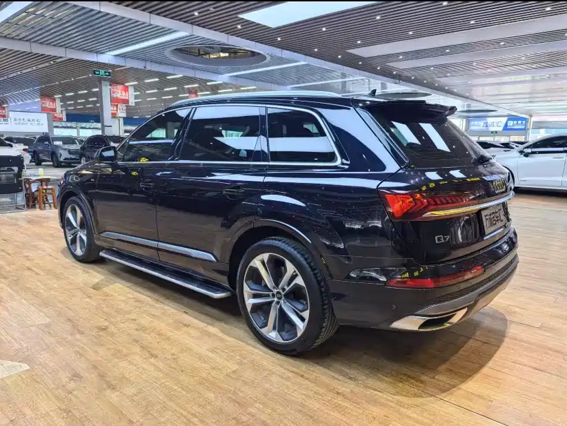 Audi Q7 2020 — фото 23