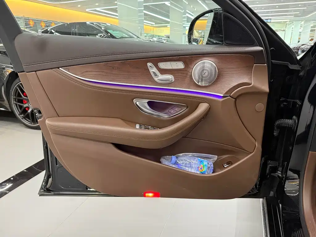 Mercedes-Benz E-Class 2022 — фото 12