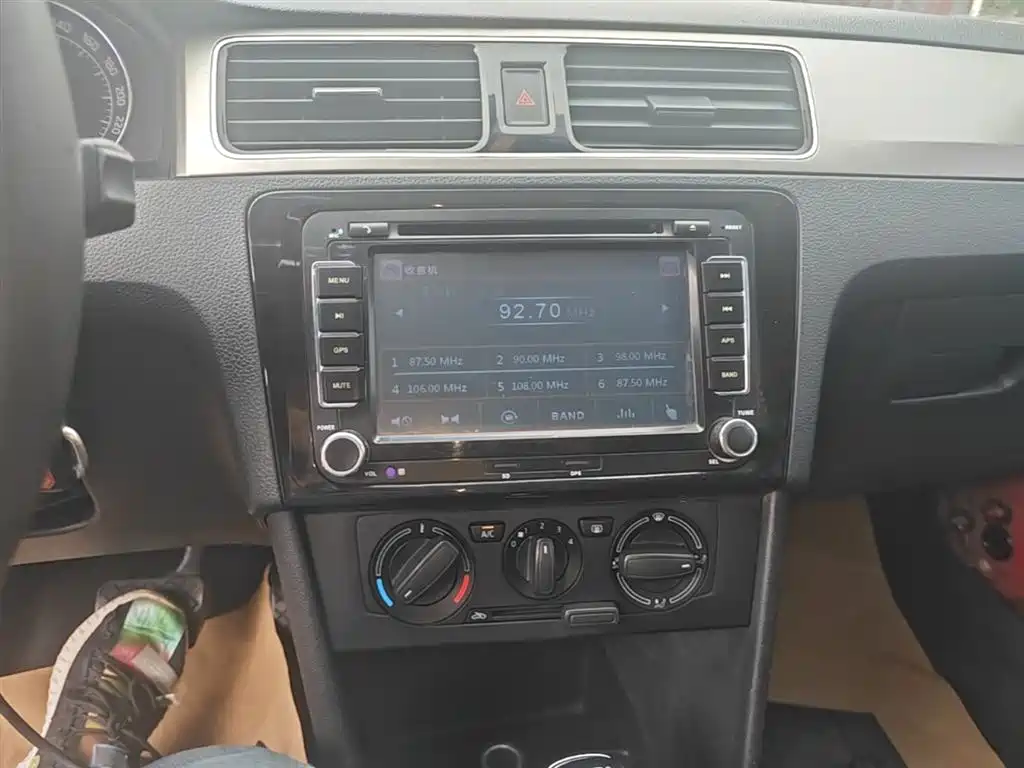 Skoda Rapid Spaceback 2014 — фото 13