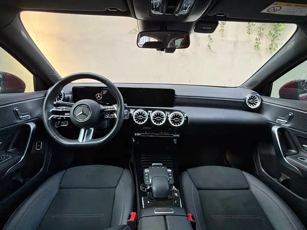 Mercedes-Benz A-Class 2024 — фото 11