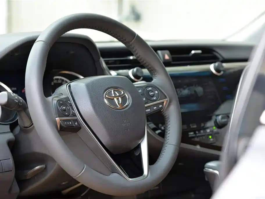 Toyota Camry 2021 — фото 6