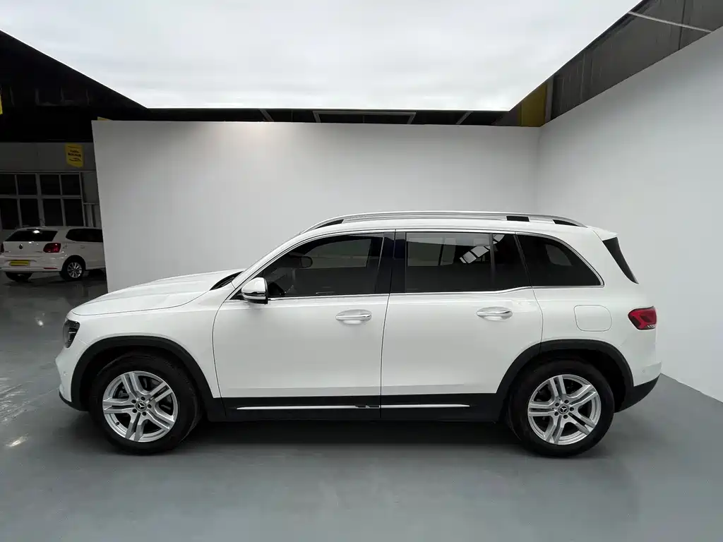 Mercedes-Benz GLB 2023 — фото 3