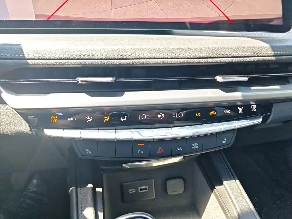Cadillac XT4 2025 — фото 19