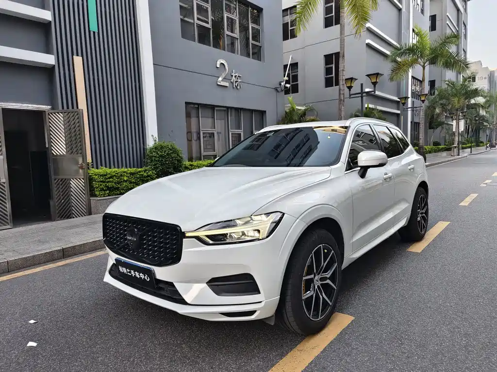 Volvo XC60 2018 — фото 1