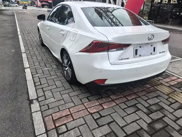 Lexus IS 2017