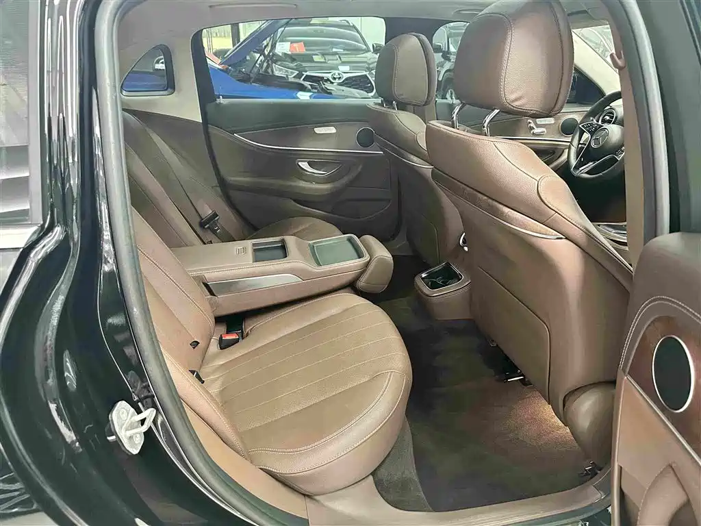 Mercedes-Benz E-Class 2023 — фото 15