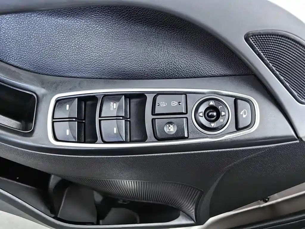 Hyundai Elantra 2016 — фото 9