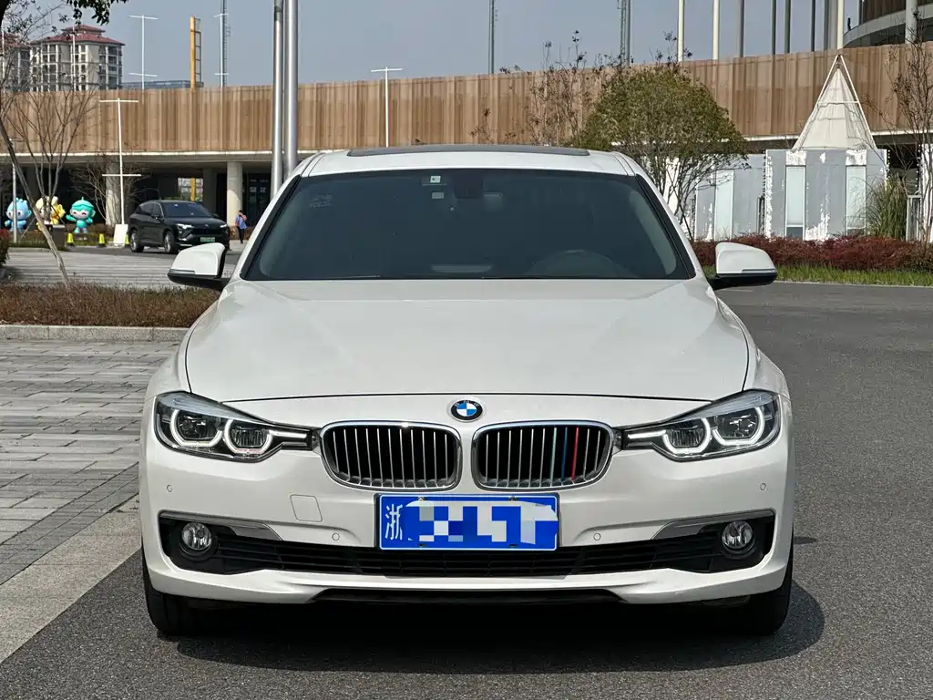 BMW 3 Series 2018 — фото 2