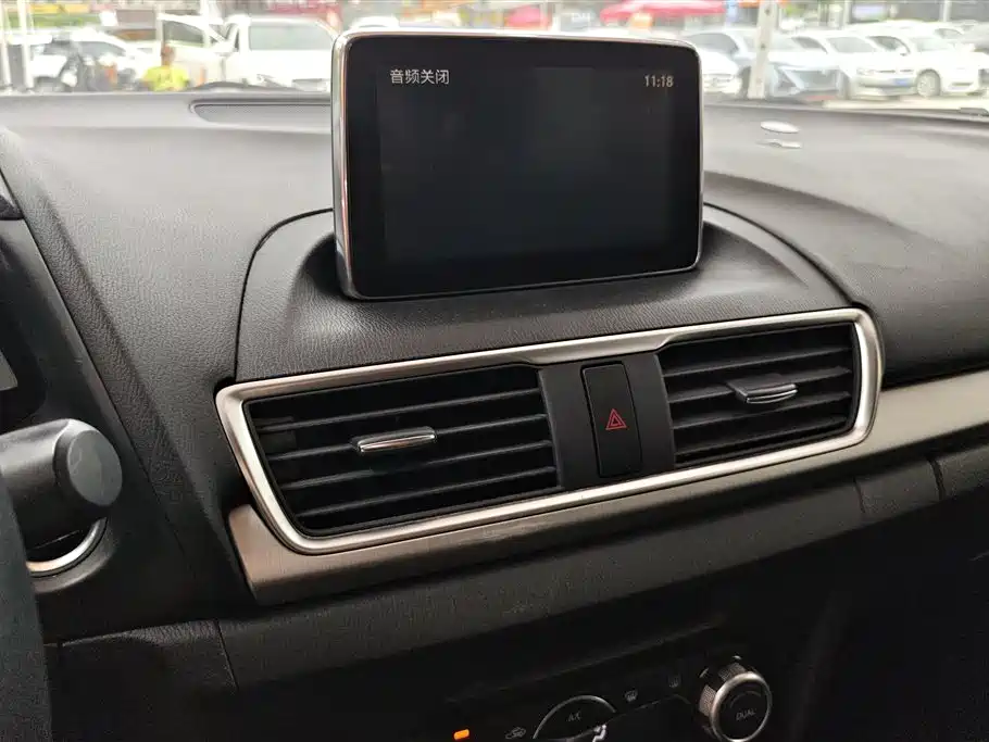 Mazda 3 Axela 2015 — фото 13