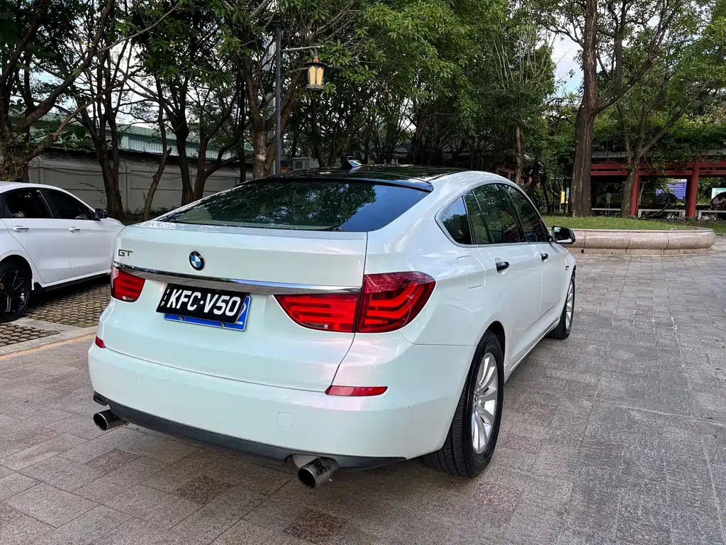 BMW 5 Series GT 2010 — фото 9