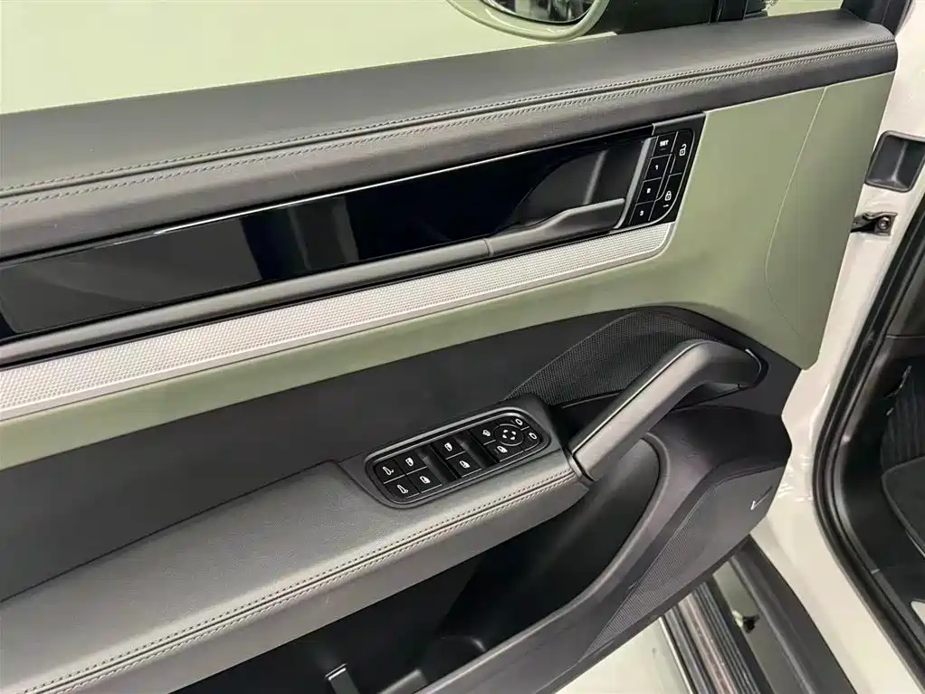 Porsche Cayenne 2024 — фото 13