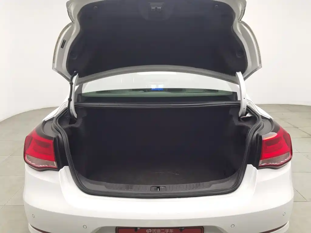 Chevrolet Malibu 2019 — фото 16