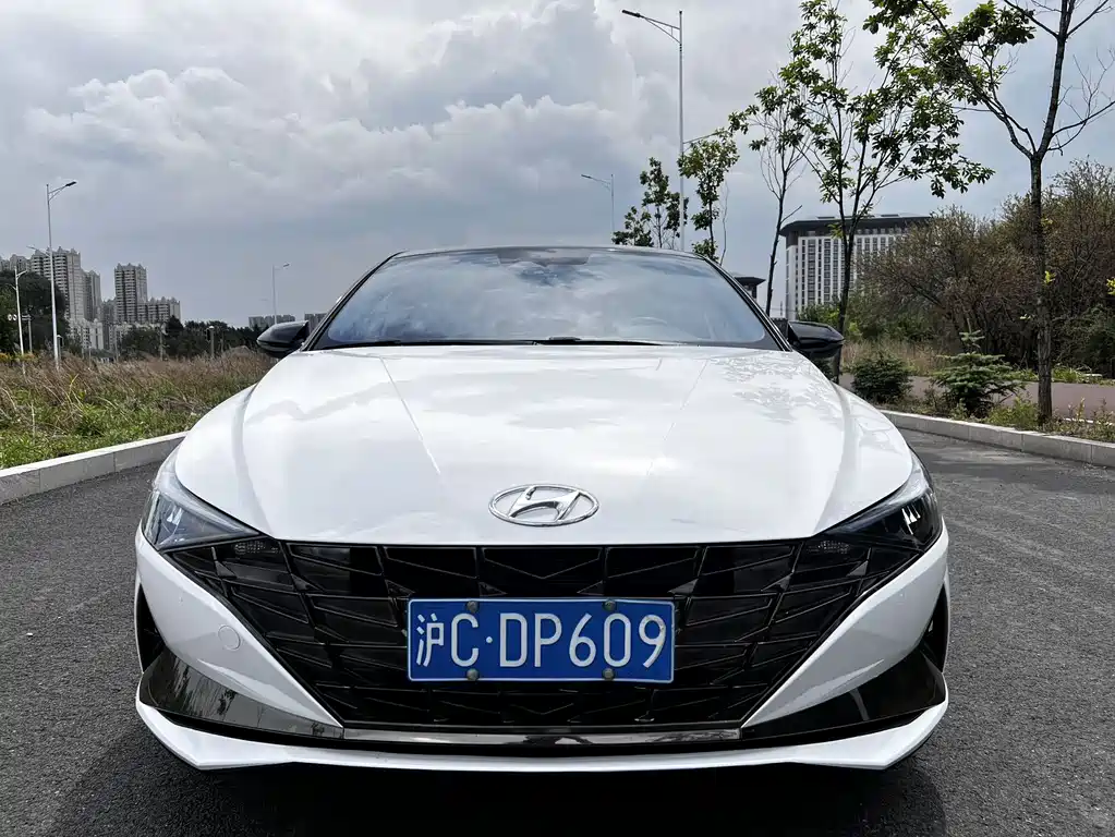 Hyundai Elantra 2022 — фото 1