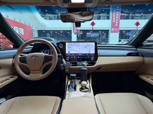 Lexus ES 2025
