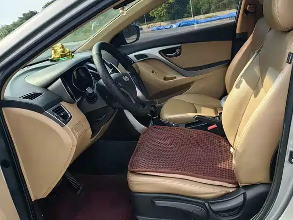 Hyundai Elantra Langdong 2012