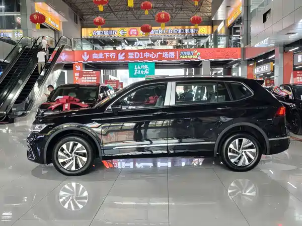 Volkswagen Tiguan L Plug-In Hybrid 2025