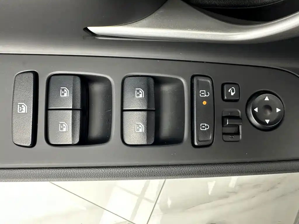 Hyundai Elantra 2023 — фото 12