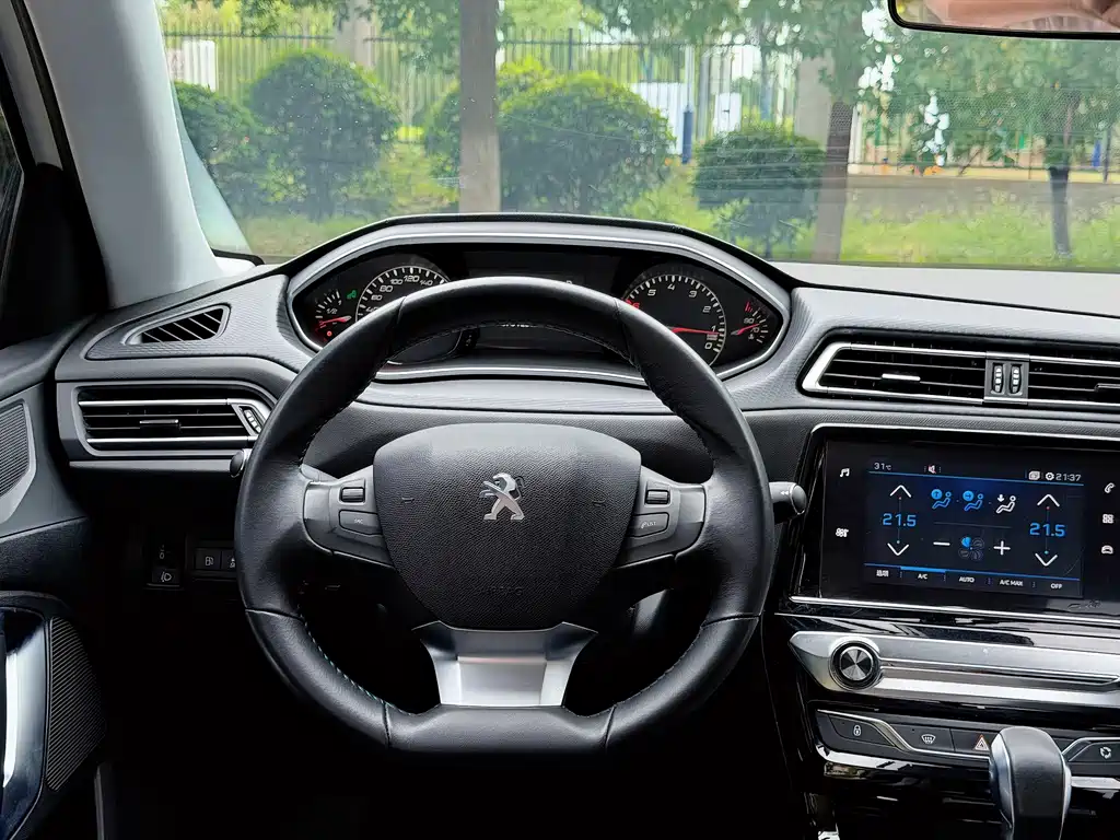 Peugeot 308 2018 — фото 17