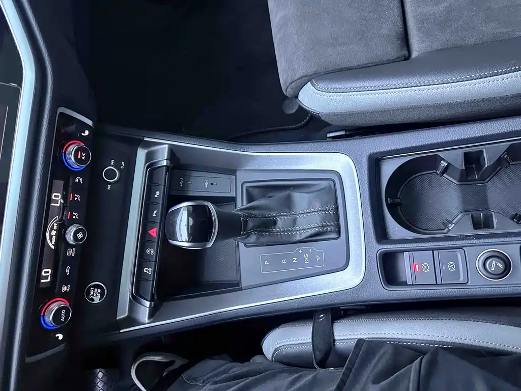 Audi Q3 2022 — фото 17