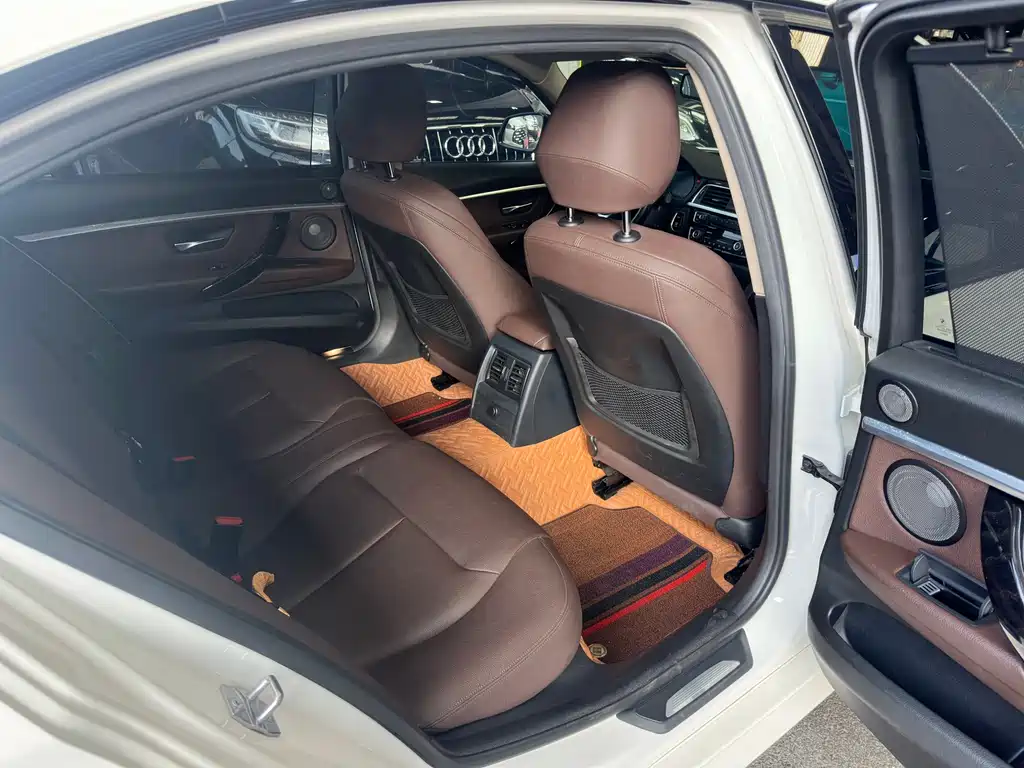 BMW 3 Series 2018 — фото 18
