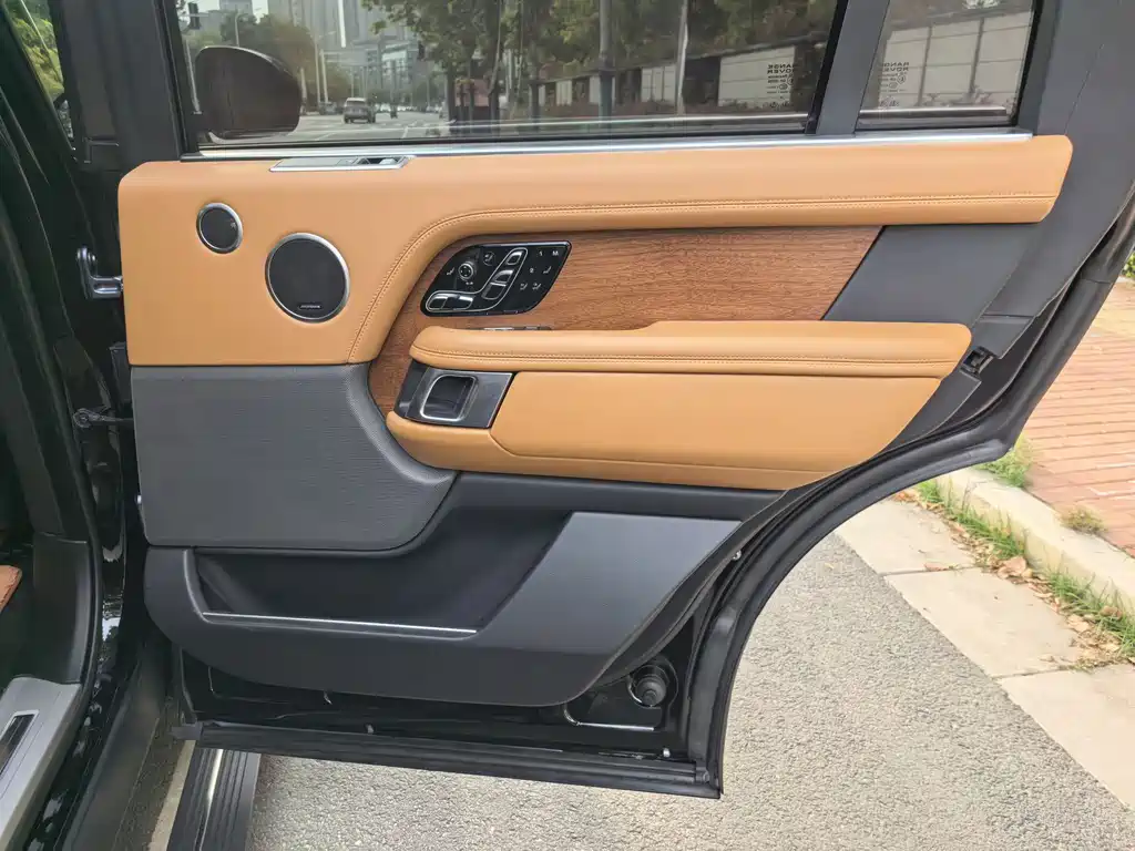 Land Rover Range Rover 2019 — фото 14