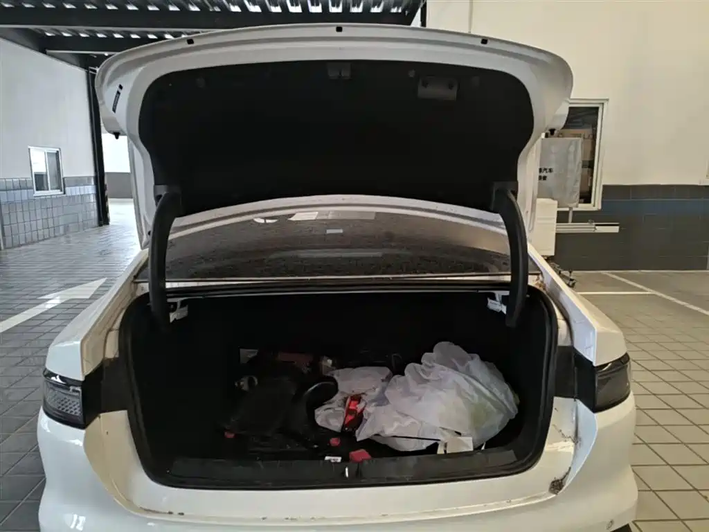 BYD Seal 05 DM-i 2025 — фото 19