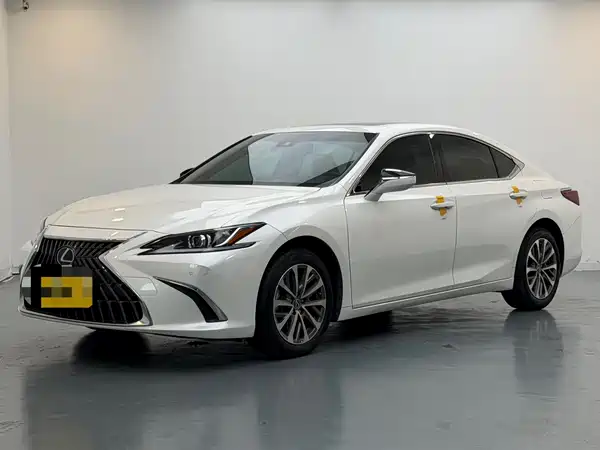 Lexus ES 2024
