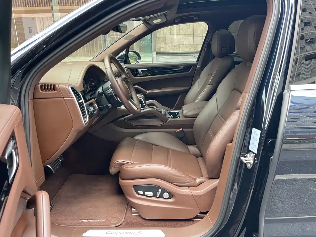 Porsche Cayenne 2019 — фото 16