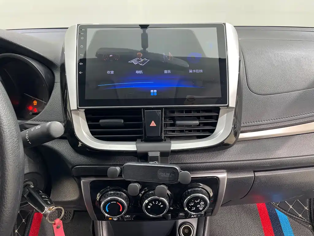Toyota Yaris L 2018 — фото 16