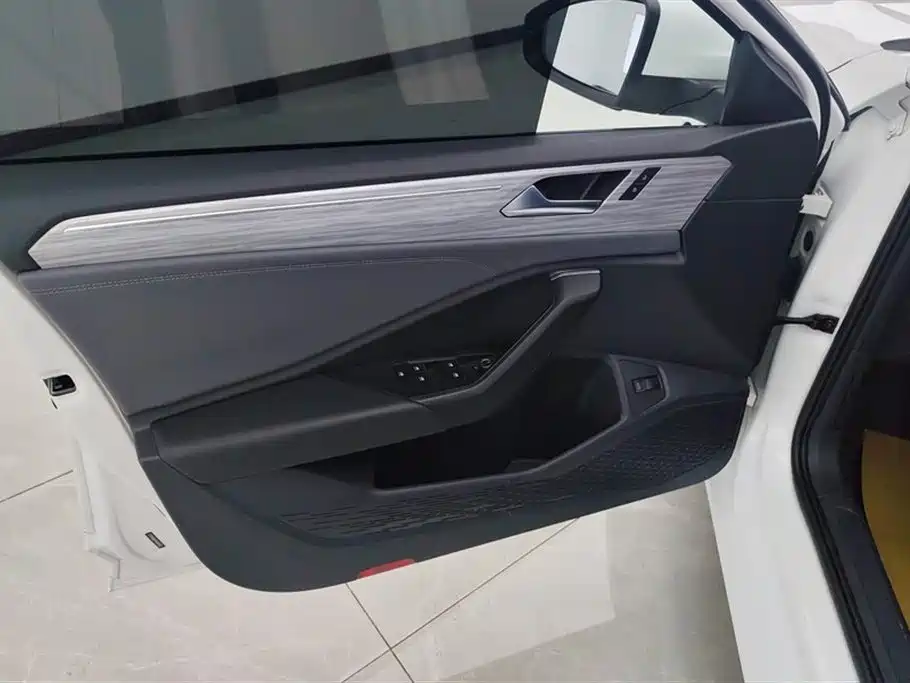 Volkswagen Sagitar 2024