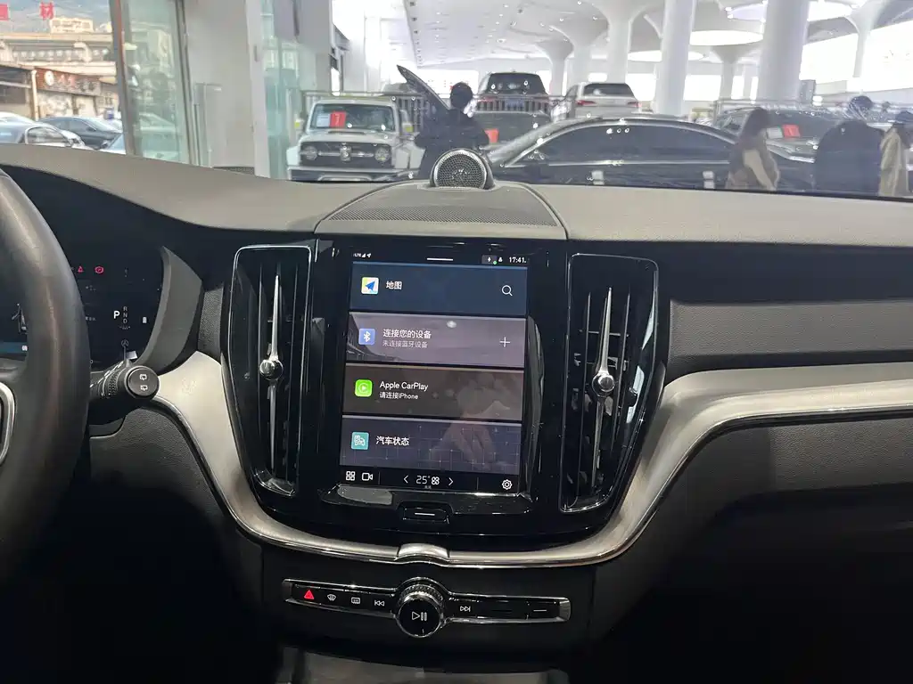 Volvo XC60 2025 — фото 23