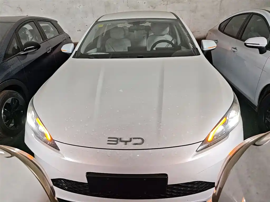 BYD Seal 05 DM-i 2026 — фото 3
