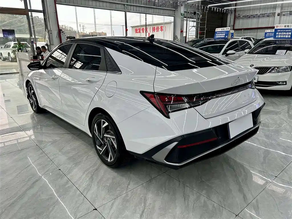 Hyundai Elantra 2024 — фото 4