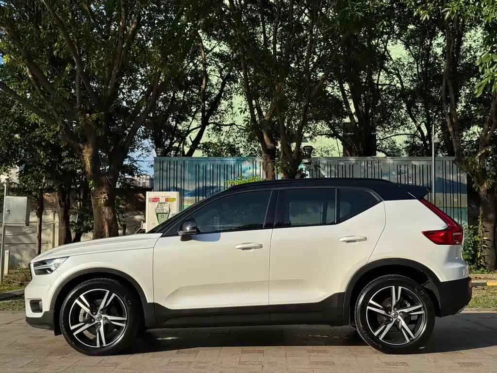 Volvo XC40 2019 — фото 5
