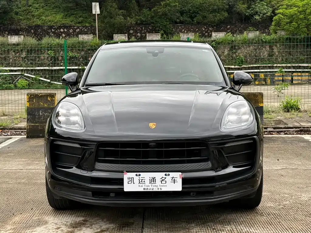 Porsche Macan 2023 — фото 1