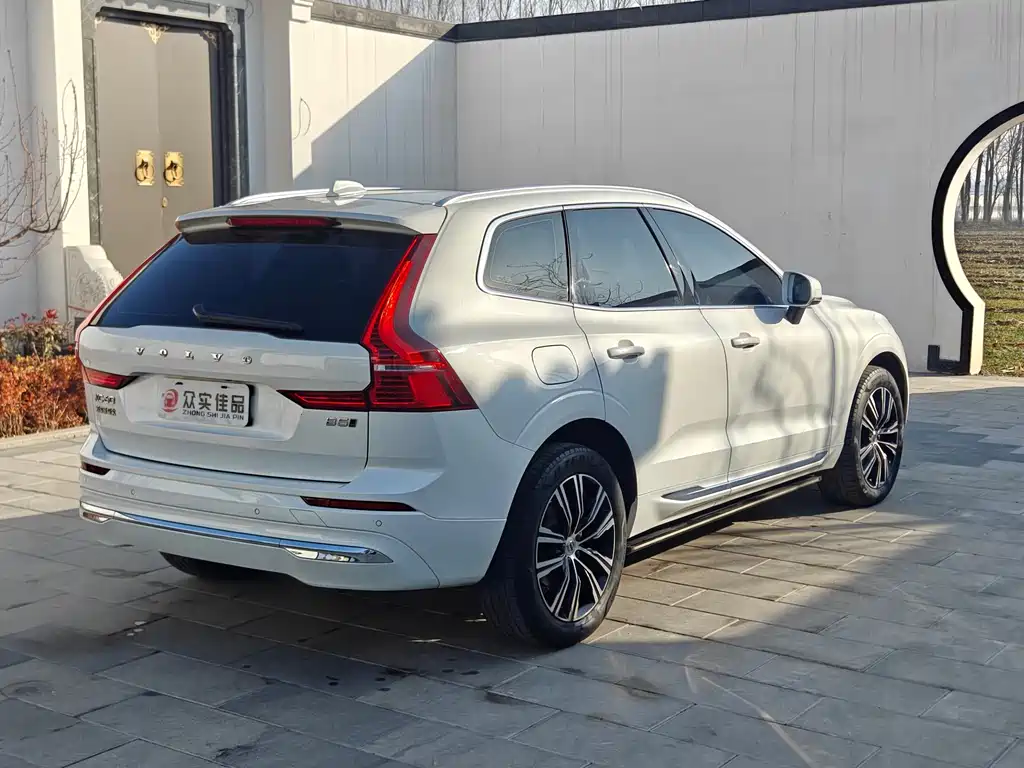 Volvo XC60 2022 — фото 4