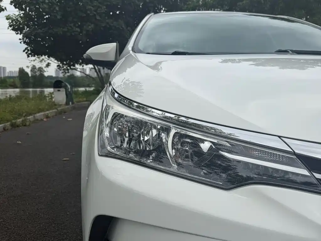 Toyota Corolla 2018 — фото 16