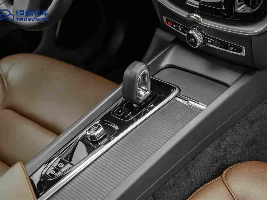 Volvo XC60 2024 — фото 19