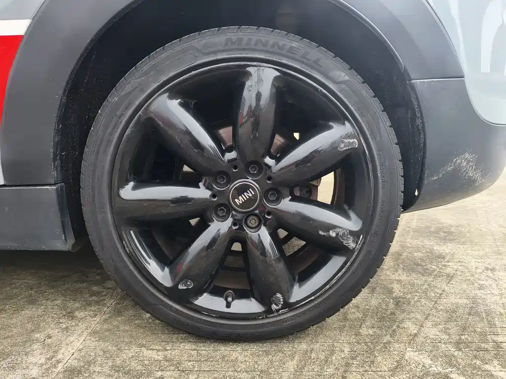 MINI Clubman 2018 — фото 18