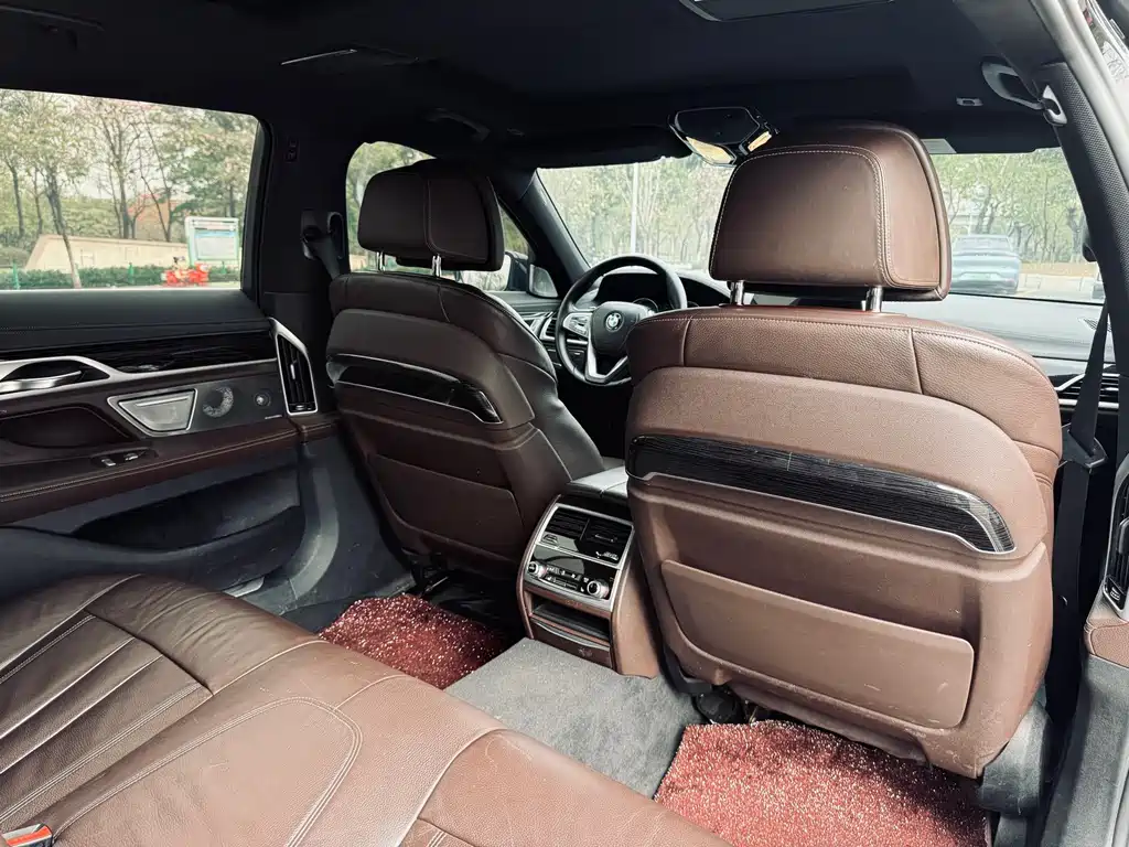 BMW 7 Series 2017 — фото 20