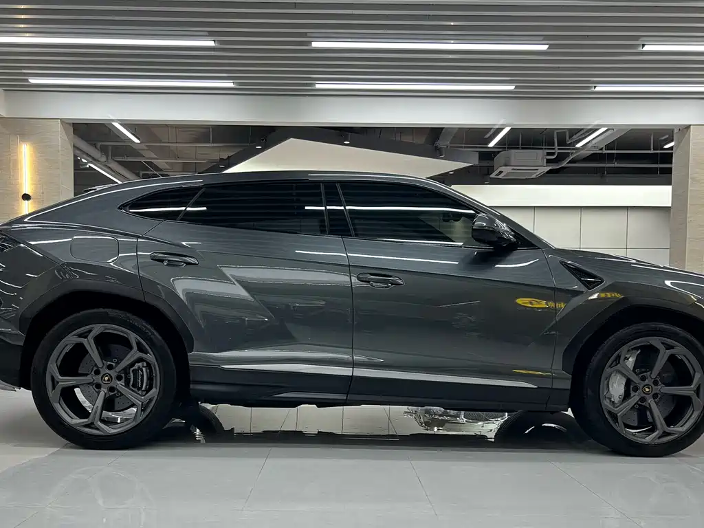 Lamborghini Urus 2019 — фото 11
