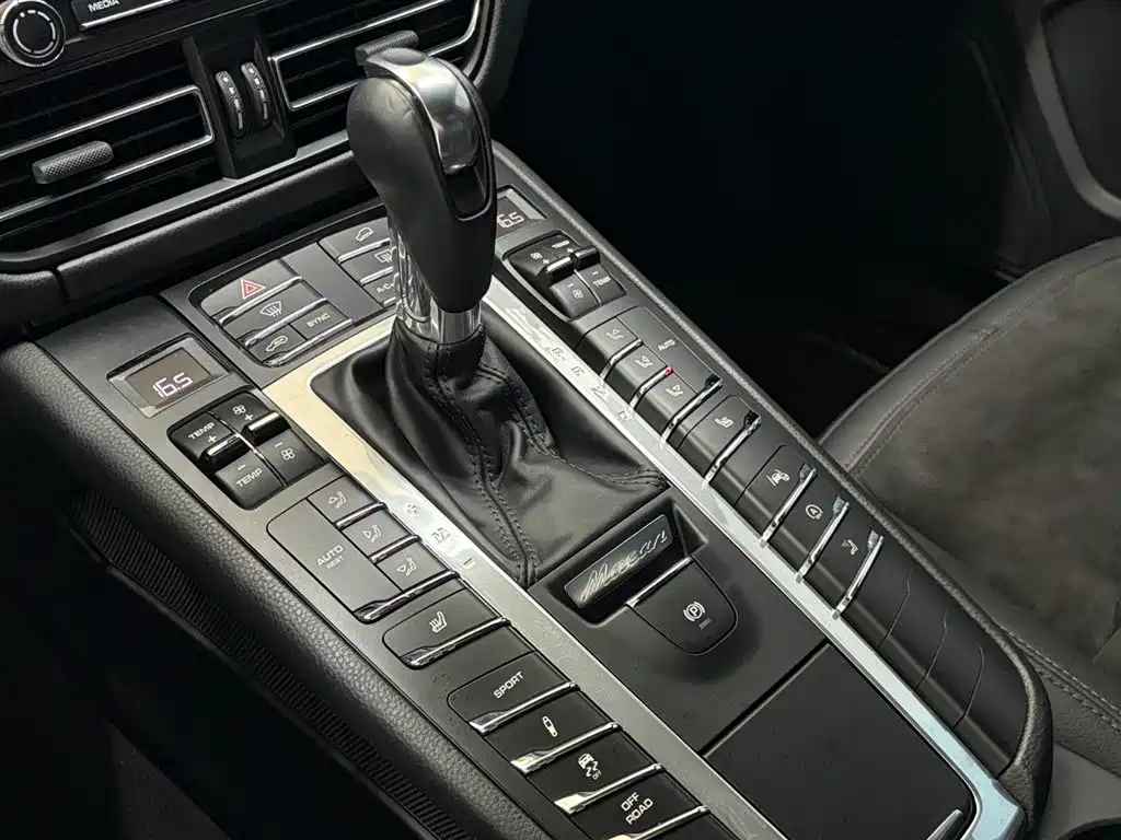 Porsche Macan 2020 — фото 9