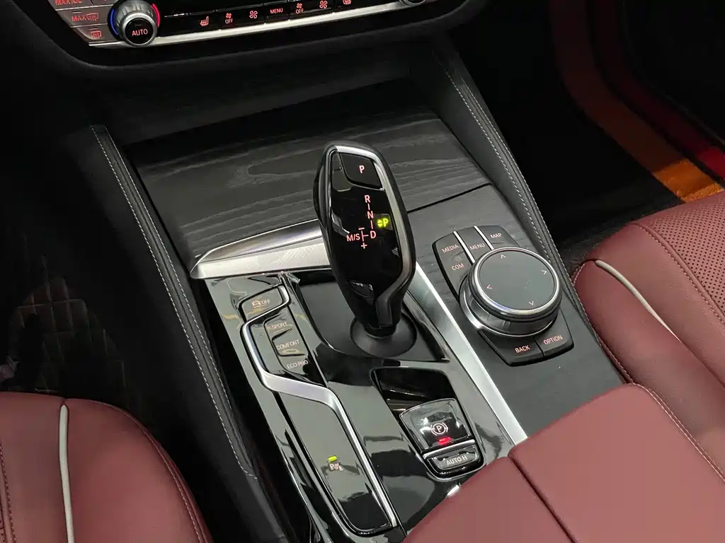 BMW 5 Series 2021 — фото 17