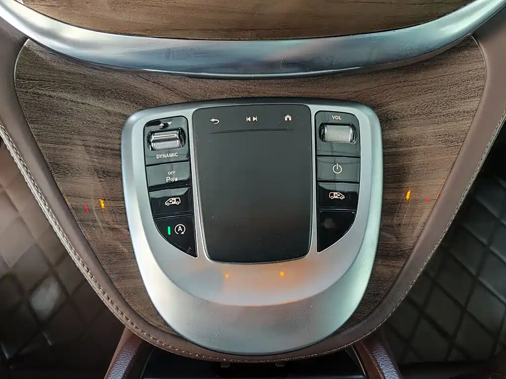 Mercedes-Benz V-Class 2022 — фото 19