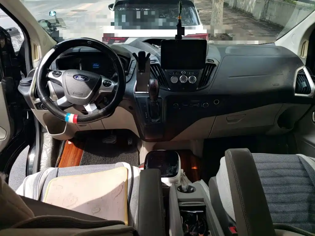 Ford Tourneo 2018 — фото 10